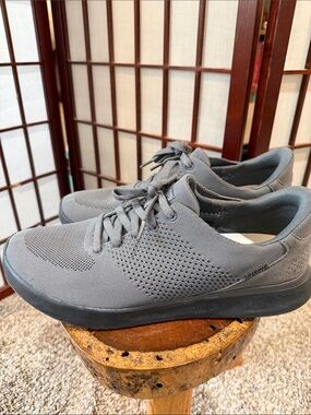 Men's Unisex Knit Lace-Up Sneakers - Gray Breathable Comfort EUC M13 Worn Once